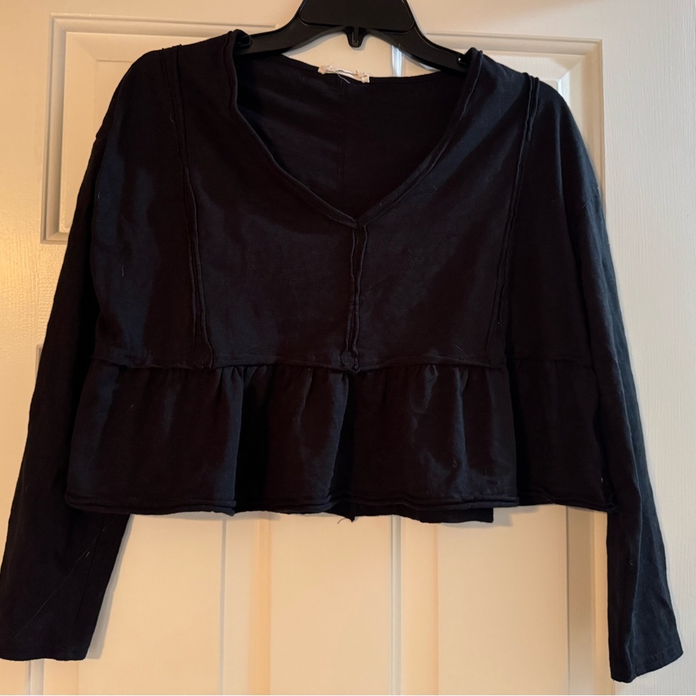 Chic Black Ruffled Crop Top